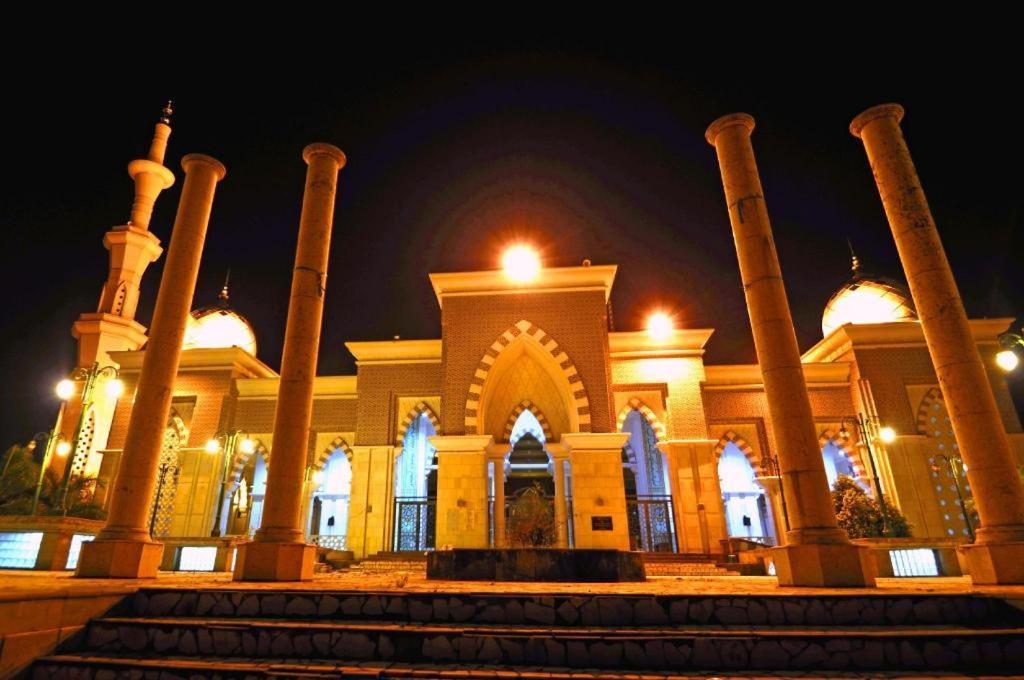 Grand Malebu Makassar Hotel Exterior photo